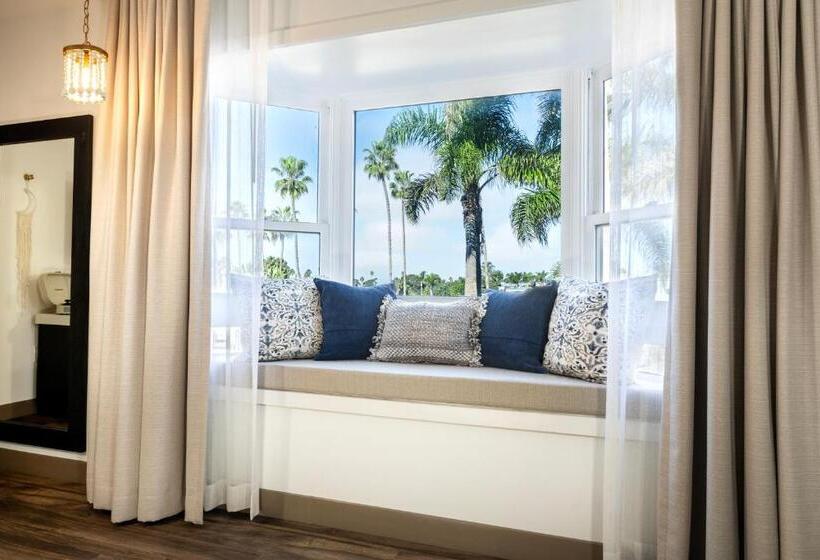 هتل Cardiff By The Sea Lodge