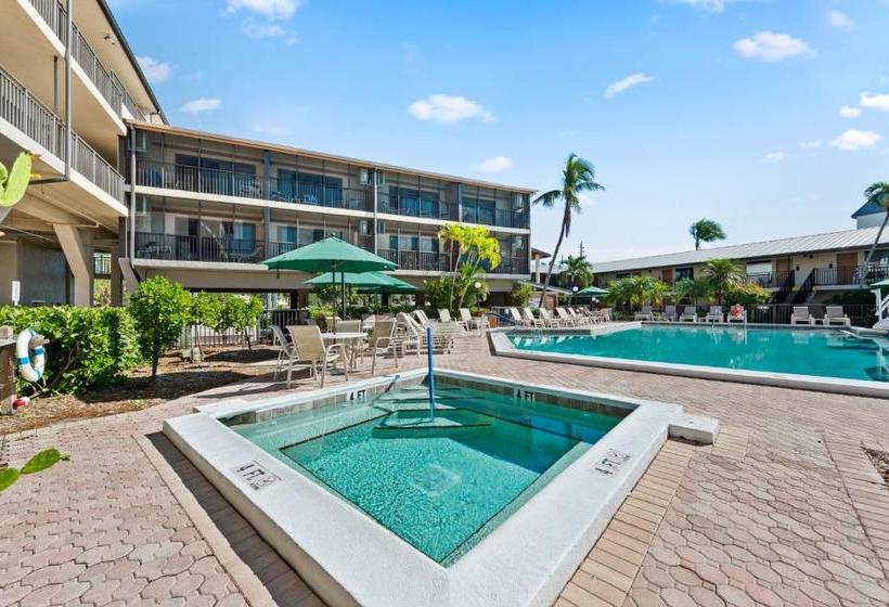 בית מלון כפרי Caribbean Beach Club