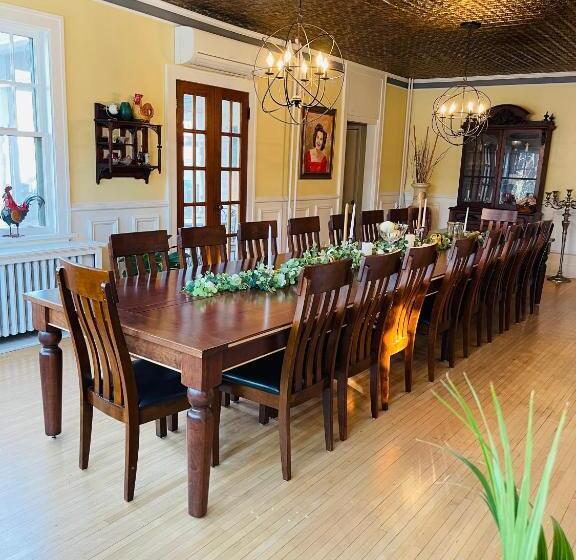 בית מלון כפרי Carriage House Bed & Breakfast
