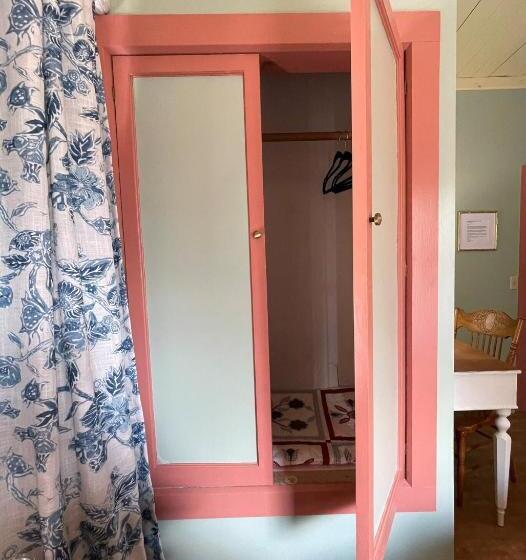 בית מלון כפרי Carriage House Bed & Breakfast