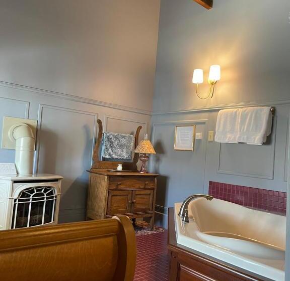 בית מלון כפרי Carriage House Bed & Breakfast