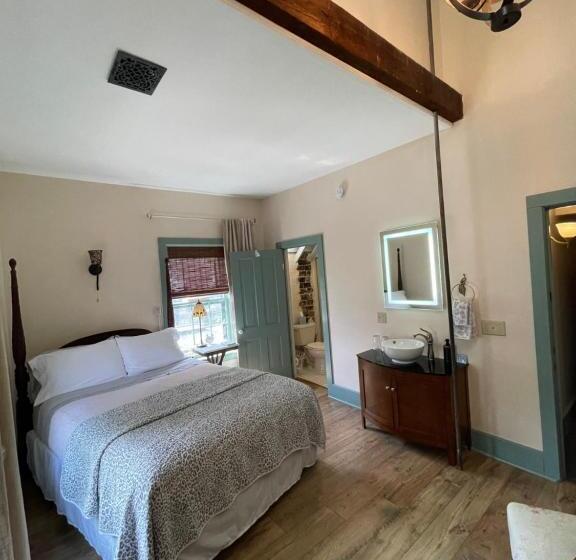 בית מלון כפרי Carriage House Bed & Breakfast