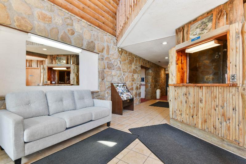 هتل Casa Loma Economy Inn