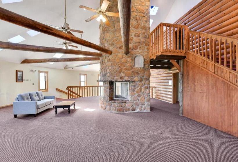 هتل Casa Loma Economy Inn