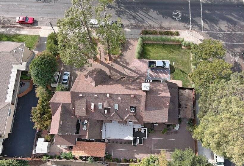 هتل Cedar Gables Inn