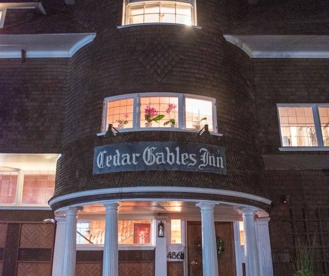 هتل Cedar Gables Inn