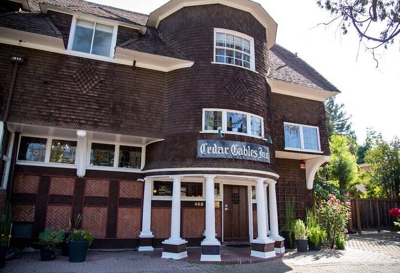 هتل Cedar Gables Inn