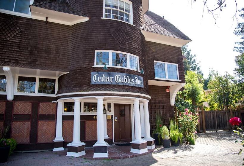هتل Cedar Gables Inn