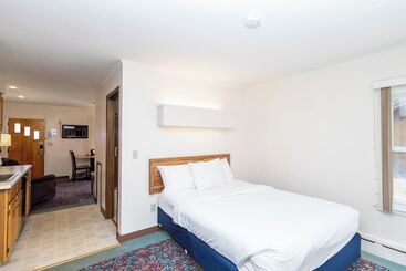 هتل Cedar Motor Inn