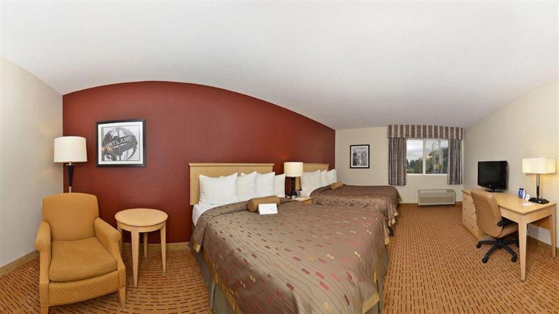 Отель Clackamas Inn And Suites
