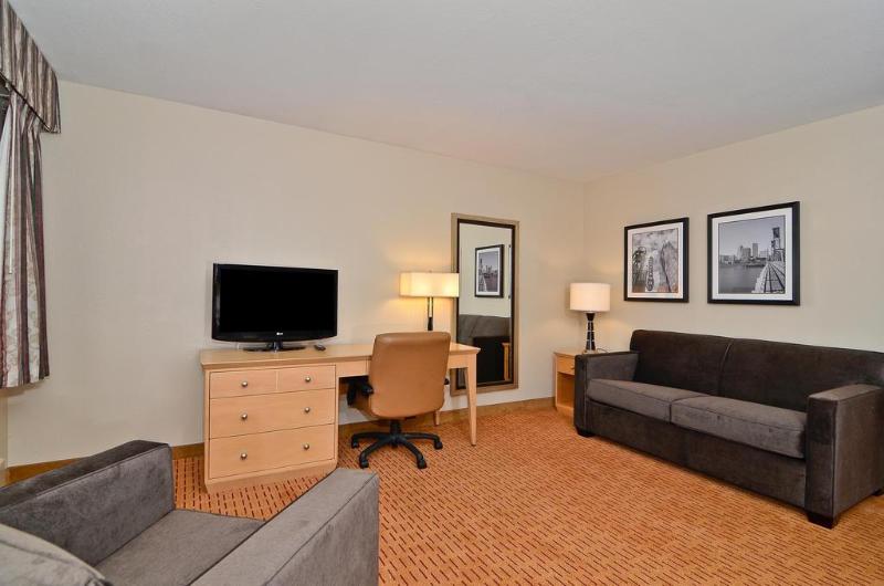 Отель Clackamas Inn And Suites