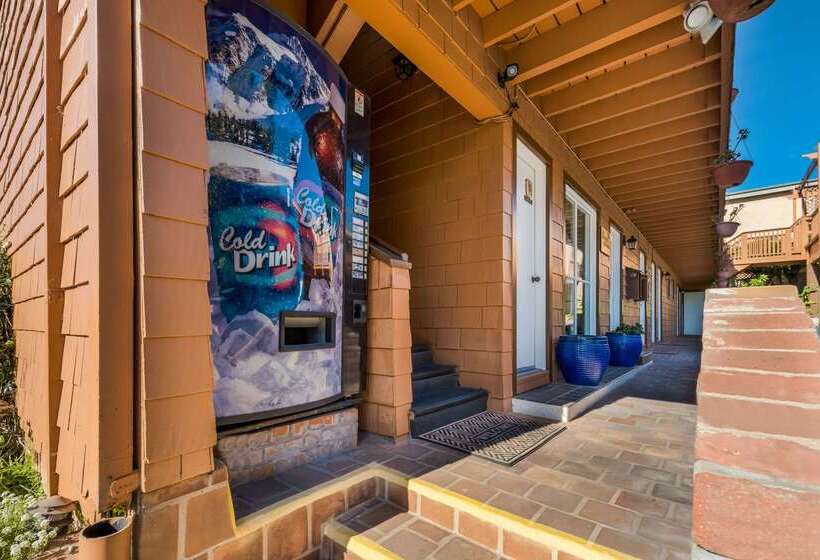 ホテル Clarion Collection Carmel Oaks Inn