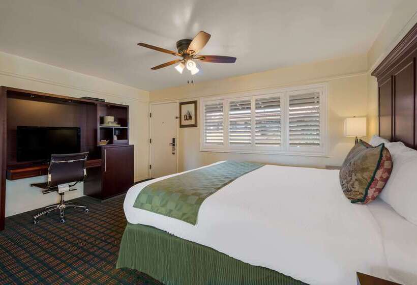 ホテル Clarion Collection Carmel Oaks Inn