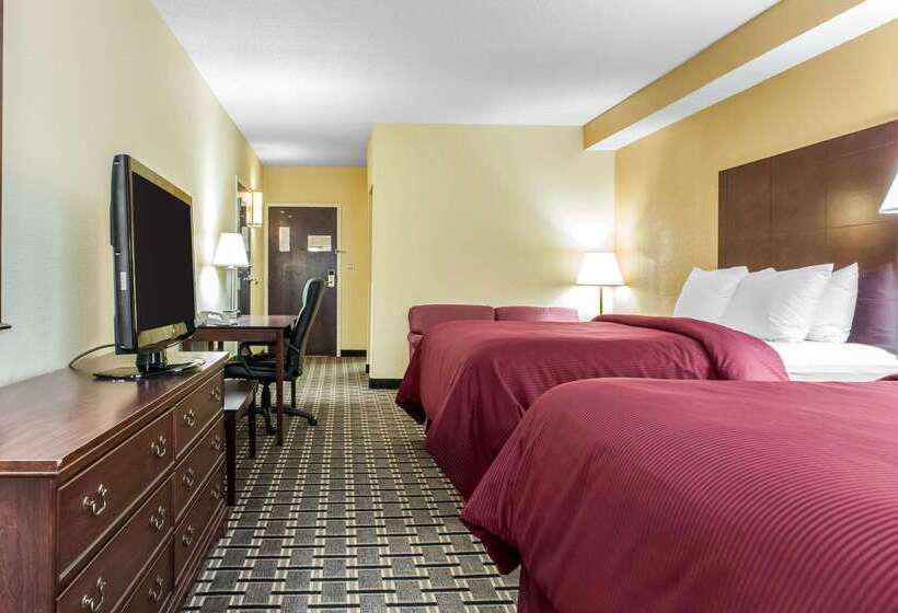 בית מלון כפרי Clarion Inn & Suites Northwest