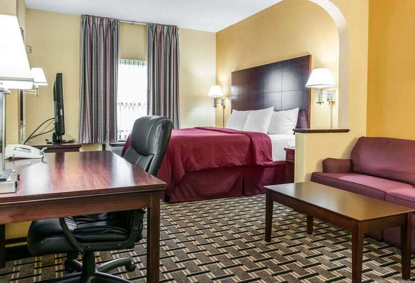 בית מלון כפרי Clarion Inn & Suites Northwest