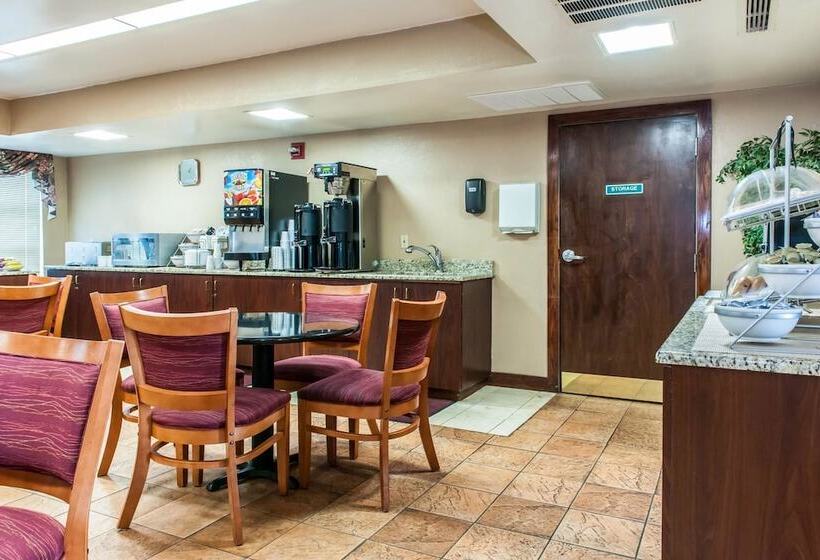 בית מלון כפרי Clarion Inn & Suites Northwest