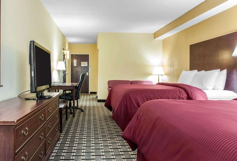 בית מלון כפרי Clarion Inn & Suites Northwest