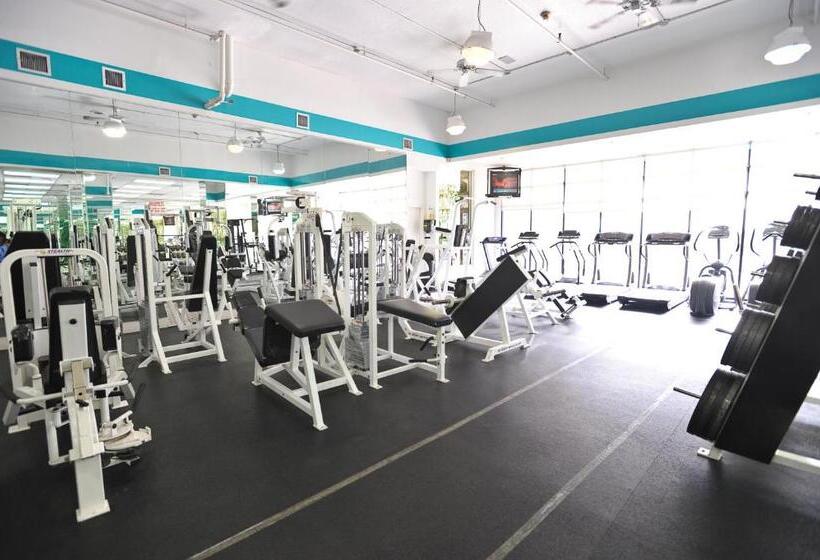 Отель Crystal Beach Suites Miami Oceanfront