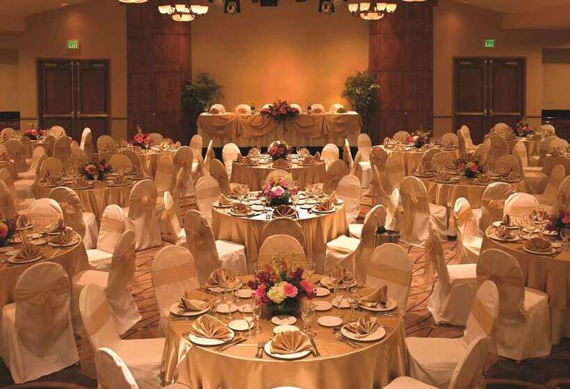 בית מלון כפרי Doubletree By Hilton Claremont