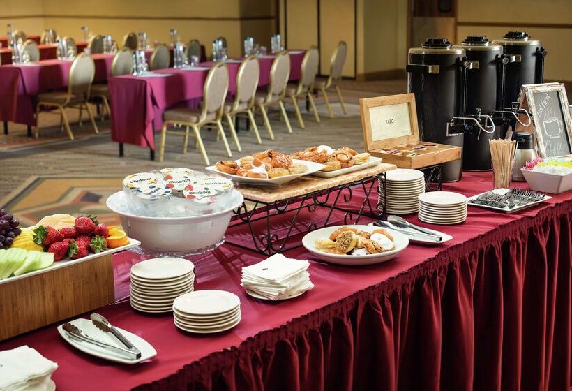 בית מלון כפרי Doubletree By Hilton Claremont