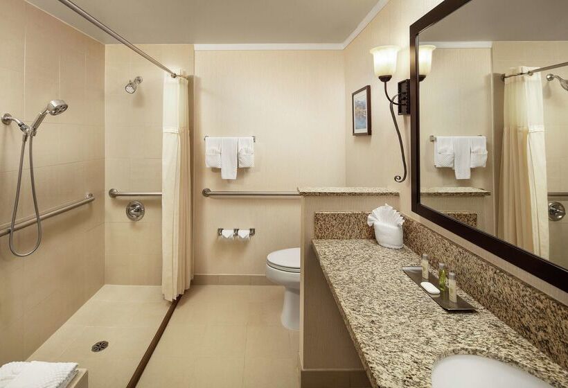 בית מלון כפרי Doubletree By Hilton Claremont