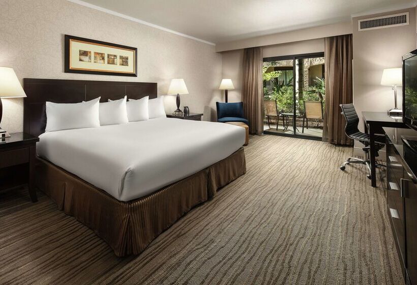 ホテル Doubletree By Hilton Claremont
