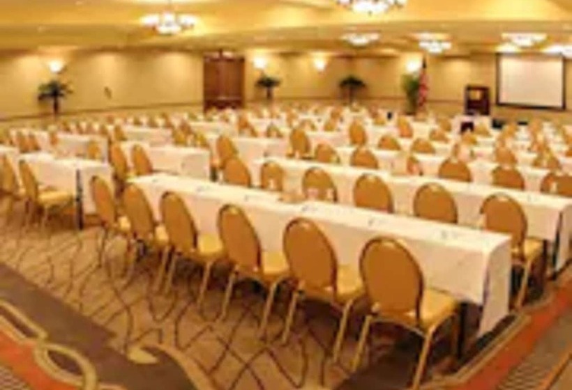 בית מלון כפרי Doubletree By Hilton Claremont