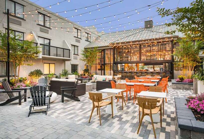Отель Doubletree By Hilton Gainesville