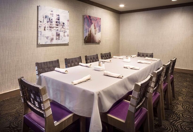 Radisson Hotel & Conference Center Coralville Iowa City
