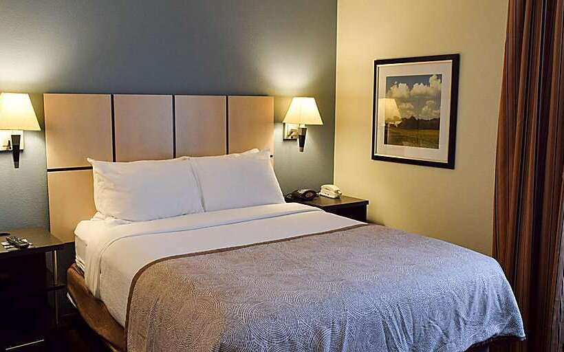 هتل Sonesta Simply Suites Wichita Airport