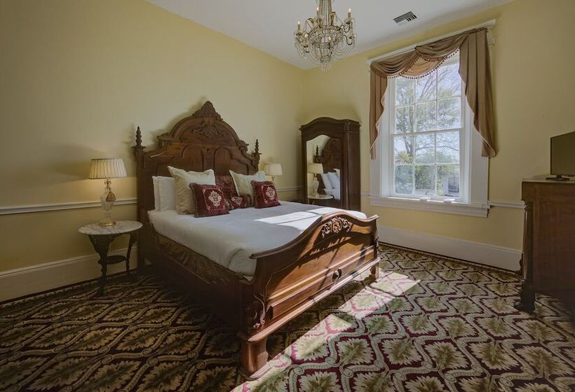 هتل The Inn At Cedar Grove