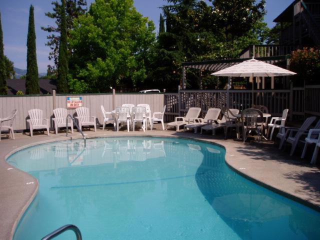 Мотель Cedarwood Inn Of Ashland