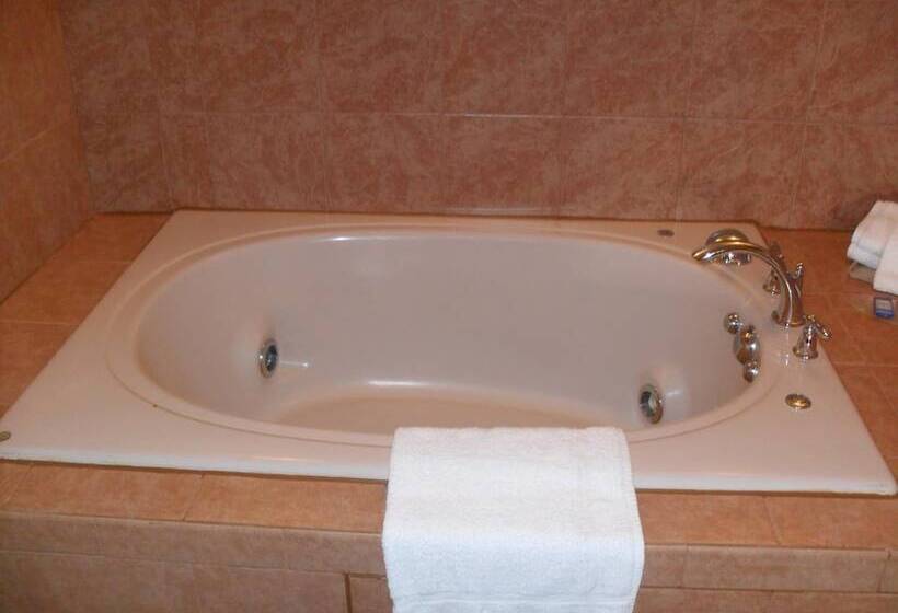 فندق على الطريق Newport News Inn