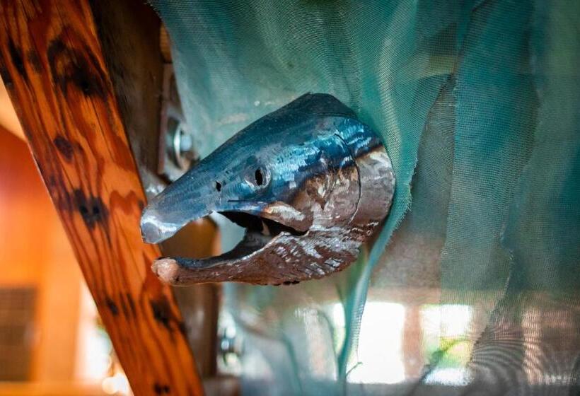 فندق At The Helm