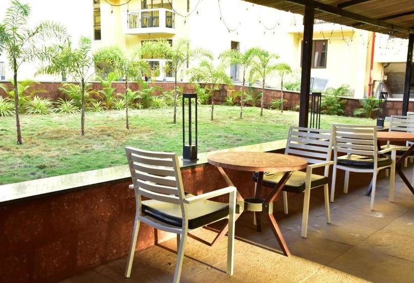 Отель Max Lords Plaza Goa
