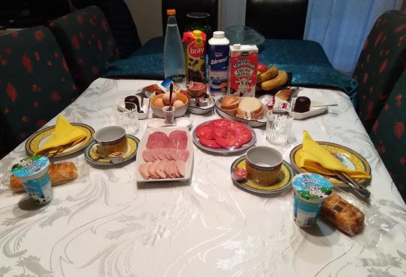 تختخواب و صبحانه Sunce