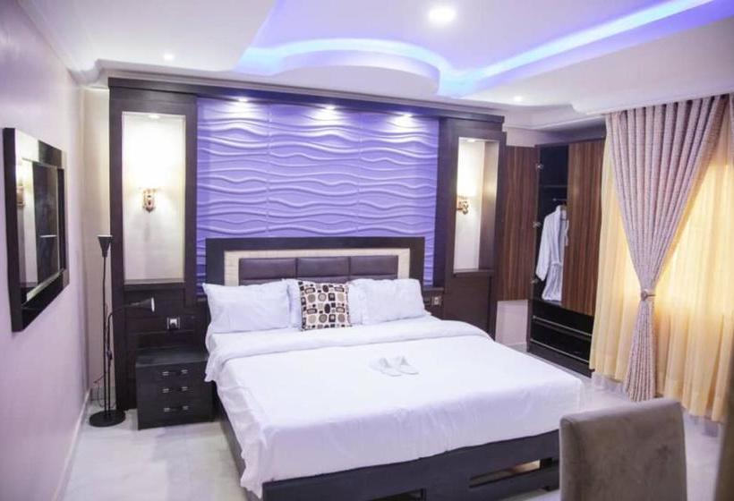 هتل Lushville  & Suites