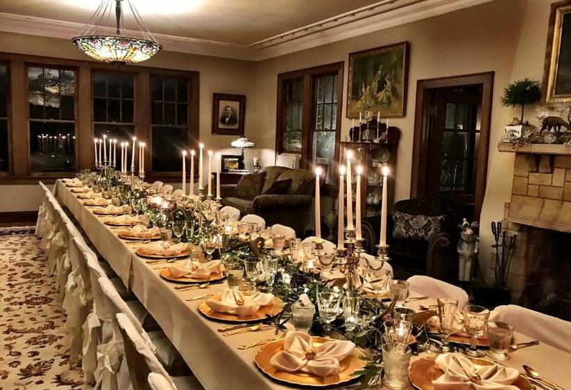 Отель The Inn On Knowles Hill Bed & Breakfast