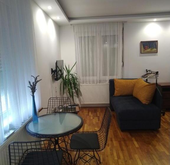 پانسیون Apartmani Pause