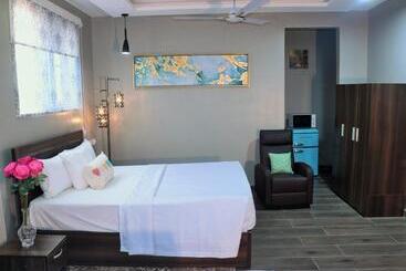 پانسیون Lady M Guest House