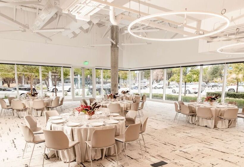 Hall Arts Hotel Dallas, Curio Collection By Hilton