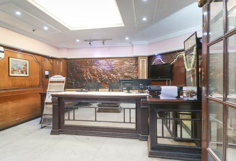 هتل Oyo 43893 Uhome  Pvtltd