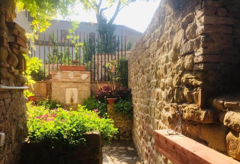 بنسيون Est Locanda