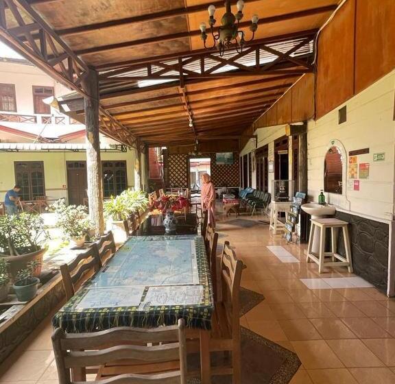 پانسیون Wisma Sibayak Guesthouse Berastagi