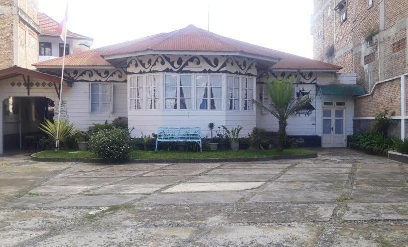 پانسیون Wisma Sibayak Guesthouse Berastagi