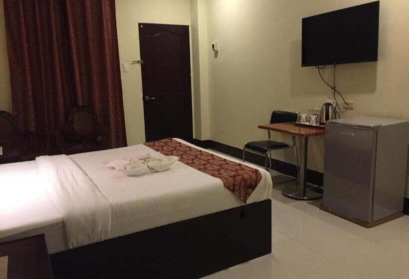 בית מלון כפרי Hollywood Suites