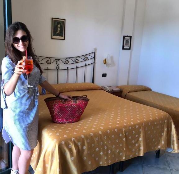 هتل La Barcarola