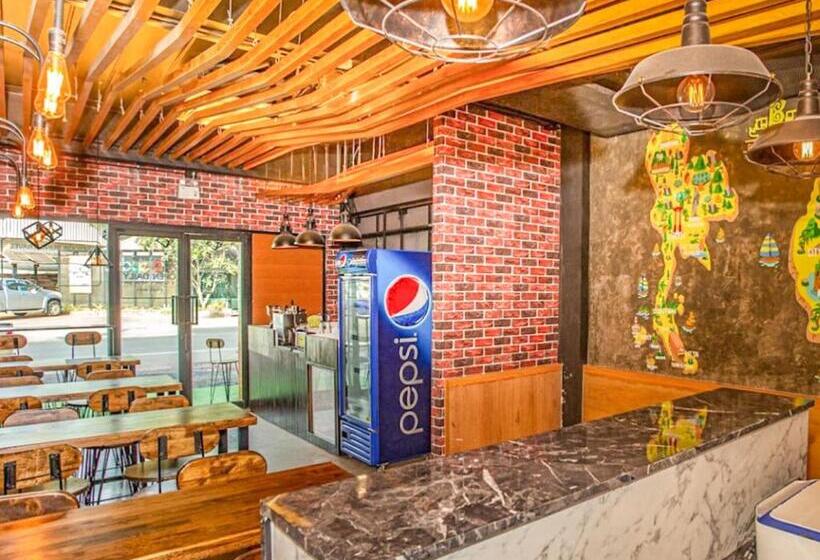 מלון כמוסות Sleepbox Hostel Suratthani