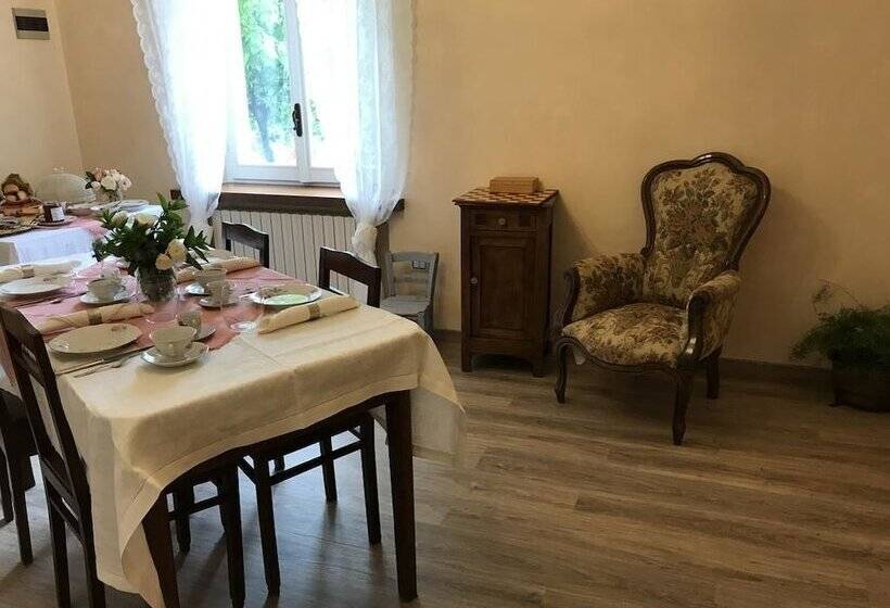 تختخواب و صبحانه Tra I Campi Di Papaveri