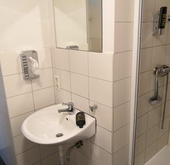 پانسیون Monteurzimmer Zentrum